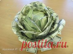 Капуста из бумаги под купюры, склеена лентами и так обернута фото 1