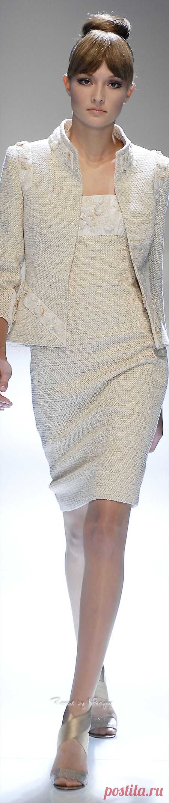 (89) ♔Valentino♔ https://www.pinterest.com/meriyay/valentino-haute-couture/ | c✄ ✿⊰vestidos c༺❀invierno