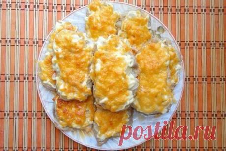 МЯСО ПО-ФРАНЦУЗСКИ В ДУХОВКЕ
Ингредиенты:
мясо – 500 гр. (я беру свиную вырезку – аккуратненький кусочек)
Показать полностью…