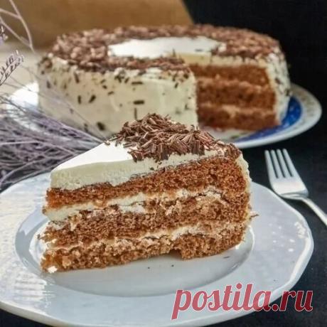 "МОКРЫЙ ТОРТ" СО СМЕТАННЫМ КРЕМОМ

Много всяких сладостей я пекла в последнее время. А родне все хочется "мокрый" торт, чтобы пропитан был хорошо. И пошла я листать кулинарные книги, сайты в поисках чего-нибудь интересного. Нашла вот такой простой рецепт, вполне "мокрый" получился тортик. 

Состав:
сгущенное молоко -1 банка (370 г.);

сливочное масло - 50 гр.;

мука пшеничная - 250 гр.;

кефир - 100 мл.;

разрыхлитель - 10гр.

пропитка: 250 мл. воды + 2 ч. ложки меда;

кре...