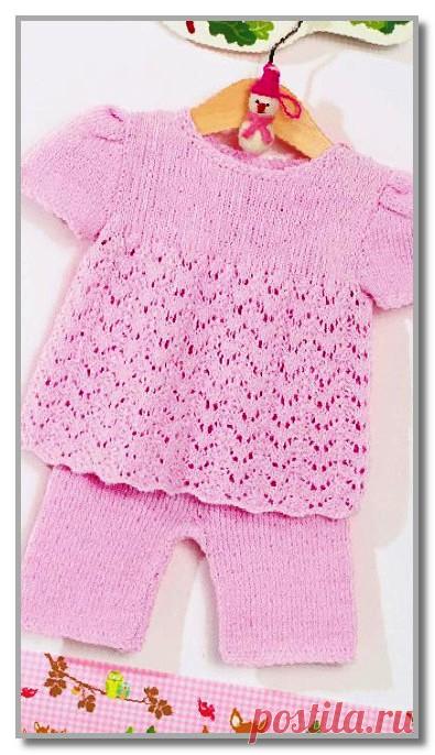 Вязание спицами детям от 0 до 3 лет. Описание детской модели со схемой и выкройкой. Ажурная туника с короткими рукавами и штанишки-капри. Размеры 56-62 (68-74) 80-86