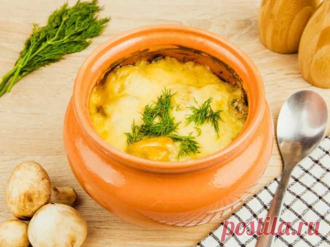 Пельмени, запеченные со сметаной и грибами