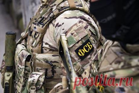 ФСБ предотвратила попытку проникновения украинской ДРГ в Крым. В Крыму сотрудники ФСБ предотвратили попытку проникновения украинской диверсионно-разведывательной группы и захватили диверсанта. Члены ДРГ попытались попасть в республику на быстроходном катере и трех гидроциклах. Один из диверсантов был взят в плен и рассказал, что ДРГ планировала снять в Крыму фото с флагом.