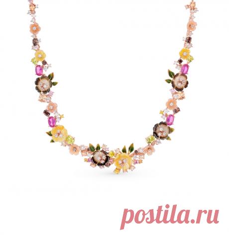 Серебряное шейное украшение с корундом, фианитами, эмалью и перламутром SUNLIGHT: красное и розовое серебро 925 пробы, эмаль, фианит, корунд, перламутр — купить в интернет-магазине Санлайт, фото, артикул 70504