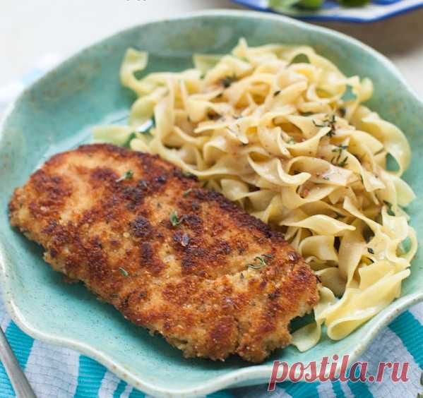 Куриная грудка в панировке с яичной лапшой
Быстрый рецепт вкуснейшей куриной грудки в ароматной панировке с яичной лапшой.