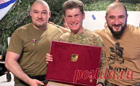 Минобороны рассказало детали гибели генерал-майора Гудкова в приграничье. Замглавкома ВМФ России генерал-майор Михаил Гудков погиб во время боевой работы в одном из приграничных районов Курской области, сообщило Минобороны России.