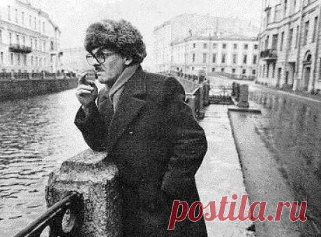 ОКУДЖАВА БУЛАТ ШАЛВОВИЧ (9.05.1924-12.06.1997) - советский и российский поэт,писатель,сценарист, певец,композитор,ЛАУРЕАТ ГОСПРЕМИИ СССР. БАРД - основоположник жанра авторской песни.ВОЕВАЛ...Любимец народа...***








•••в продолжении ещё фото
Булат Окуджава – Молитва
Булат Окуджава – Ах ты, шарик голубой...
Булат Окуджава – Ваше благородие, госпожа удача
Булат Окуджава – Ваше Величество Женщина
Булат Окуджава – Грузинская песенка (&quot;Виноградную косточку...&quot;)
•••