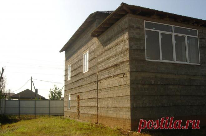 Волгоградская обл. р.п.Средняя Ахтуба переулок Рябиновый .
	
Свой дом, что может быть лучше? Тихо, спокойно вдали от суеты и шума, но одновременно в 5 минутах езды от центра города. 
Двухэтажный дом пл.349 кв.м. с мансардой и пристроенным гаражом пл.24 кв.м. и зимней верандой над гаражом.