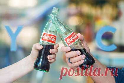 Стали известны наиболее популярные на маркетплейсах напитки. Среди напитков, которые чаще всего заказывают на маркетплейсах Wildberries и Ozon, лидирующие позиции заняли Coca Cola и Абрау-Дюрсо. О том, какие еще товары этой категории пользуются наибольшей популярностью и сколько россияне тратят на них, «Лента.ру» узнала из исследования аналитического сервиса Moneyplace.