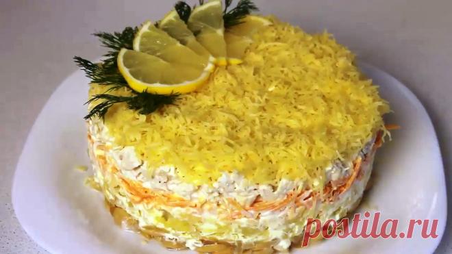 Простой, но вкусный, праздничный салат. Для приготовления вам потребуются такие ингредиенты: — мясо отварное, 200