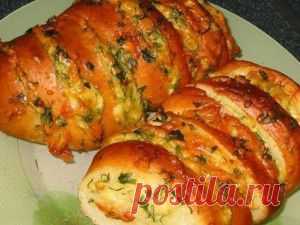Батон запеченный с сыром и чесноком