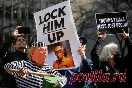 В США предупредили о новых политических преследованиях из-за дела Трампа. Обвинения, предъявленные бывшему президенту США Дональду Трампу, делают политических деятелей более уязвимыми к будущим политическим преследованиям. Нынешний прецедент опасен для Республиканской партии и всей политической системы США в целом. Об этом сообщили представители Республиканской партии США.
