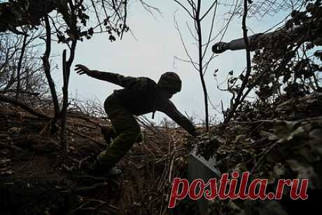 В ДНР заявили об огромном количестве тел бойцов ВСУ под Донецком. Бойцы Вооруженных сил Украины (ВСУ) бросили около 200 тел сослуживцев под Донецком. Об этом заявил советник главы Донецкой народной республики (ДНР) Ян Гагин. «Оставленные украинские позиции под Донецком усеяны огромным количеством тел украинских солдат, которые были брошены», — сказал он.