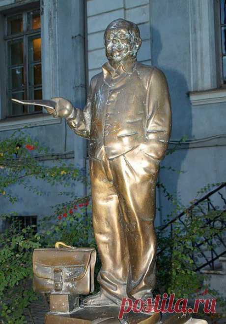 Советское время. Рабиновича вызвали в ОБХСС. 
- Где вы взяли деньги на &quot;Волгу&quot;? 
- У меня был &quot;Москвич&quot;. Я его продал, приодолжил и купил &quot;Волгу&quot;. 
- А где вы взяли деньги на &quot;Москвич&quot;? 
- Был у меня &quot;Запорожец&quot;, я его продал, приодолжил и купил &quot;Москвич&quot;. 
- А где вы взяли деньги на &quot;Запорожец&quot;? 
- У меня был велосипед. Я его продал, приодолжил и купил &quot;Запорожец&quot;. 
- А где вы взяли деньги на велосипед? 
- А