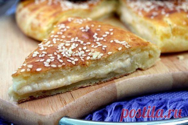 Сырная лепешка на творожном тесте.