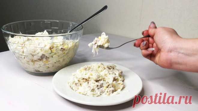 САЛАТ С РЕДЬКОЙ И МЯСОМ! ВСЕГО 4 ИНГРЕДИЕНТА! БАБУШКИН РЕЦЕПТ. Редька - 500 - 600 гр Свинина - 300-400 гр Яйца - 3 шт Лук репка - 1 шт Майонез - 70 гр Уксус - 1 ст л Соль, перец горошком, лавровый лист - по вкусу.