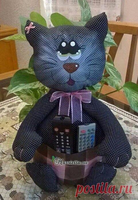 Котики-подушки или просто хранители пульта Котики-подушки или просто хранители пультаМягкие игрушки для взрослых могут быть функциональными - на то мы и взрослые.