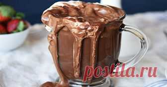 Рецепт лучшего в мире горячего шоколада. Скорей иди готовить! 
Горячий шоколад — самый приятный зимний напиток, без него невозможно представить себе уютные вечера у камина и в маленьких кафе. В самых популярных новогодних фильмах все пьют этот шоколад, невольно …