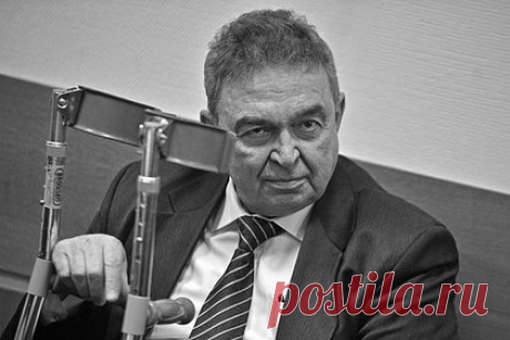 Умер бывший гендиректор Центра Хруничева. Бывший генеральный директор Центра имени Хруничева Владимир Нестеров скончался на 74-м году жизни, сообщили в пресс-службе предприятия. Он занимал пост главы Центра с 2005 по 2012 год. После отставки Нестеров курировал разработку ракеты носителя «Ангара», а в 2014 году уволился.