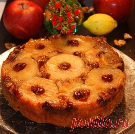 "Янтарная" шарлотка - Домашняя выпечка - медиаплатформа МирТесен Фото: Поваренок.ру Пирог получается славный, а наличие нижнего слоя яблок делает бисквит более сочным, хотя сам он - легкий и нежный, как пух!  Яйцо куриное (крупное) — 4 шт Сахар коричневый (180+50) — 230 г Мука — 140 г Яблоко (крупные) — 3 шт Клюква (вяленая)...