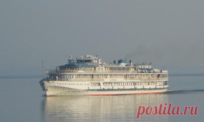 Кама, теплоход "Н.В.Гоголь"