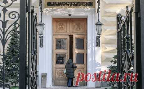 ЦБ и ФАС рекомендовали писать всю информацию о кредитах одним шрифтом. Центробанк России и Федеральная антимонопольная служба (ФАС) рекомендовали указывать все ключевые данные по кредитам одинаковым шрифтом без использования графических приемов (различий в фоне, цвете и теме шрифта), которые могут сделать одну информацию заметнее другой.