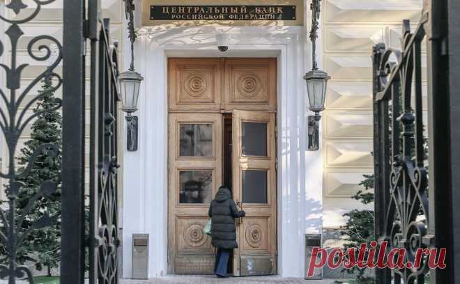 ЦБ и ФАС рекомендовали писать всю информацию о кредитах одним шрифтом. Центробанк России и Федеральная антимонопольная служба (ФАС) рекомендовали указывать все ключевые данные по кредитам одинаковым шрифтом без использования графических приемов (различий в фоне, цвете и теме шрифта), которые могут сделать одну информацию заметнее другой.