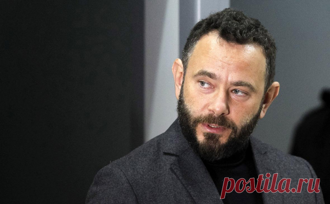 На Украине суд отложил рассмотрение иска о назначении выборов президента. Кассационный административный суд Украины отложил рассмотрение иска депутата Александра Дубинского о необходимости проведения президентских выборов в стране, сообщает украинское агентство УНИАН со ссылкой на трансляцию заседания из зала суда.