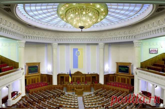 В комитете Рады по вопросам энергетики и ЖКХ отключили свет за неуплату. В здании также располагается комитет по вопросам налоговой, таможенной и финансовой политики.