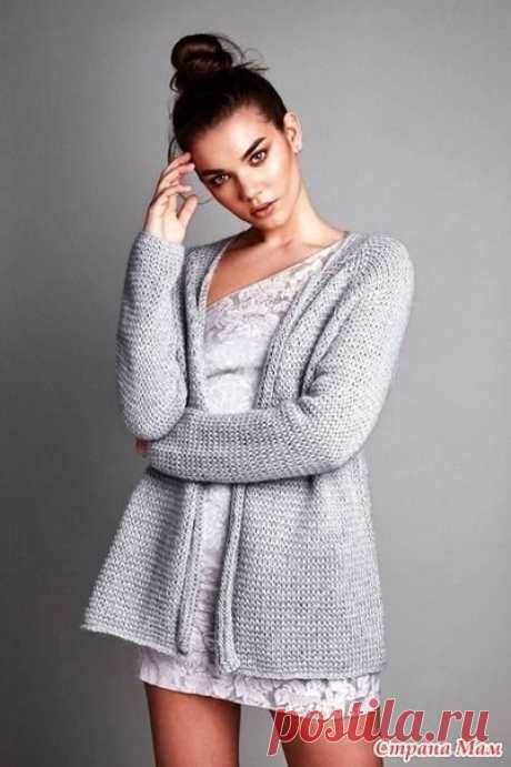 Кардиган на лето. Спицы.
#спицы #вязаный_кардиган #вязаная_кофточка
Размеры: XS (S) M (L) XL (XXL)
Окружность груди: 81 (86) 91 (97) 102 (109) см.
Материалы: 350 (350) 400 (400) 450 (500) г. пряжи Rowan Softyak DK ( 75% хлопок, 15% шерсть яка, 9% нейлон, 135 м/50 г. );
100 (125) 125 (125) 150 (150) г. пряжи Rowan Kidsilk Haze ( 70% мохер, 30% шелк, 210 м/50 г. ); круговые спицы 4,5 мм и 9 мм.
Плотность вязания, лицевая гладь, комбинация спиц 4,5 мм и 9 мм, в обе нити вмес...