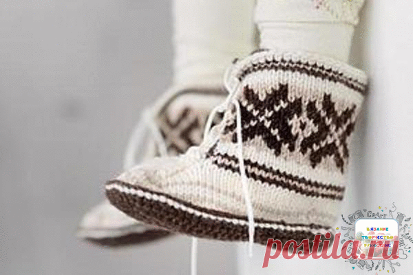 #вязание
Шаг №1. Подошва.
Инструменты: крючок №2.

1 ряд. Коричневой нитью набрать 23 воздушные петли (в.п.) + 2 петли подъема (п.п.).
2 ряд. В 3-ю петлю выполнить 2 столбика без накида (ст. б/н). Это закругление пяточки. Далее 10 ст. б/н. в каждую петлю. 1 полустолбик с накидом (пст. с/н), 10 столбиков с накидом (ст с/н), в последнюю петлю 6 ст с/н (закругление носочной части). Из-за этих прибавок работа закруглилась, продолжаем вязать по кругу, вводя крючок в петли перво...