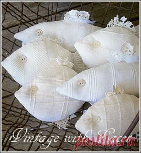 Vintage with Laces: Catch of the Day: Fabric and Lace Fishes
