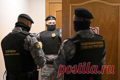 19-летний россиянин заживо сжег четверых человек в частном доме. В Свердловском областном суде начался процесс над 19-летним жителем Новоуральска Егором Стародубцевым, который устроил несколько поджогов, в результате одного из них заживо сгорели четыре человека. Он в состоянии алкогольного опьянения решил сжечь дом своей несовершеннолетней подруги и ее матери в селе Тарасково.
