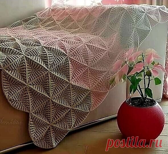 Вязаный плед из мотивов-треугольников со слов автора:* Пряжа любимых цветов * Крючок подходящего размера * Немного терпения и вдохновения! Начнем с центра. Делаем кольцо амигуруми.1. Первый ряд: 3 воздушные петли подъема (они же столбик с накидом), 2 столбика с накидом в кольцо, 2 воздушные петли, 3 столбика с...