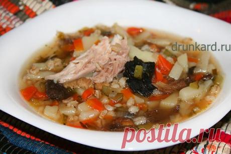 Рассольник с курицей и сушеными грибами