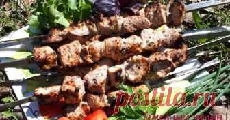 Супер вкусный маринад для шашлыка Автор рецепта Юлия Яковлева Супер вкусный маринад для шашлыка - пошаговый рецепт с фото. Предлагаю очень простой и супер вкусный маринад для шашлыка по рецепту моей свекрови.
Мясо получается безумно нежным, сочным и ароматным!