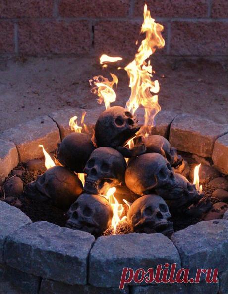 Поленья в виде человеческих черепов | Чёрт побери
