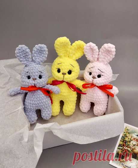 PDF Мини Зайка крючком. FREE crochet pattern; Аmigurumi toy patterns. Амигуруми схемы и описания на русском. Вязаные игрушки и поделки своими руками #amimore - маленький зайка из плюшевой пряжи, плюшевый заяц, зайчик, кролик, зайчонок, крольчонок.
