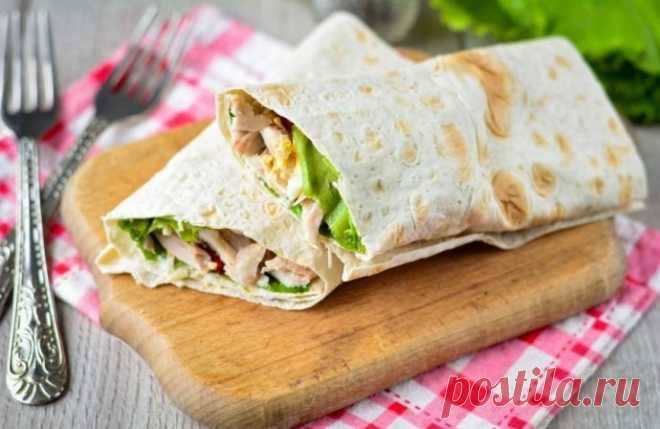 ​Домашняя ПП-шаурма Ингредиенты:Лаваш тонкий — 1 шт.Куриное мясо — 200 г Сладкий перец — 100 г Вареное яйцо — 1 шт. Греческий йогурт — 50–60 г Листья салата — 4–5 шт.Приготовление:1. Для начинки отварите куриное мясо в слегка подсоленной воде, затем...