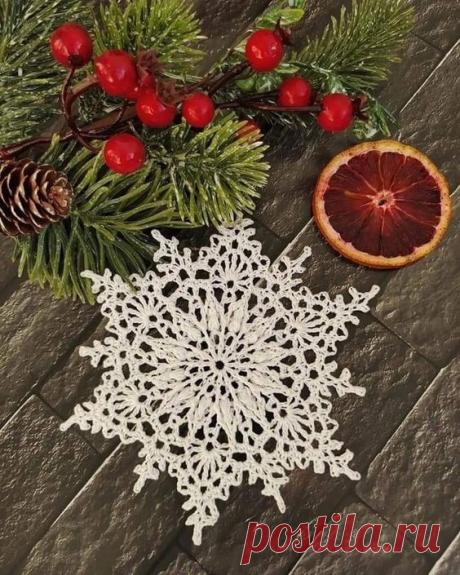 Снежинки из пряжи Снежинки из пряжиСнежинки из пряжи не растают под первыми лучами солнца.Творите красоту и сейте вокруг себя счастье.