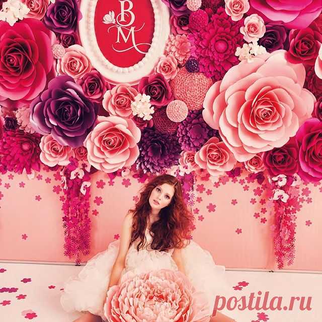 A Wall that blooms? Yes, it's true...
If you are swooning over these paper flowers feel free to share, comment and tag your friends. 
Worldwide shipping!!! #paperFlowerWall  #paperflowerbackdrop  #editorial  #миогелери #бумажныецветы  #windowdisplay #eventplanning  #giantpaperflower  #windowswear #fashionphotography  #vitrinistika #paperwedding #windowswear #photobooth #childrenphotography #setdesign #vitrinistika #vitrina #fashionphotography #editorialphotography #pinkmag...