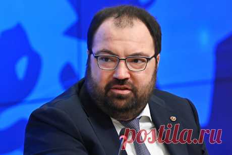 Минцифры выступило против запрета криптовалют в России. Министерство цифрового развития, связи и массовых коммуникаций России выступило за легализацию криптовалют, но признало необходимость предупреждения рисков. Глава Минцифры Максут Шадаев заявил, что запрет обращения и майнинга цифровых валют снизит темпы развития IT-отрасли и спровоцирует отток специалистов из России.