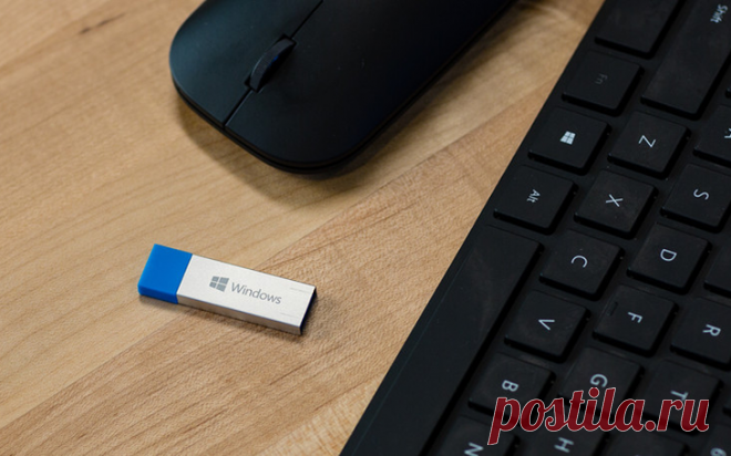 Как установить Windows 10 с флешки — пошаговая инструкция Способ, как установить Windows 10 с флешки, не представляет собой ничего сложного для опытного пользователя операционных систем Microsoft.
Тем же, кто устанавливает такую платформу впервые или раньше ...