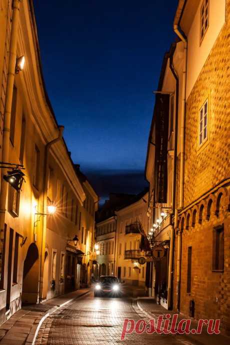 Streets of Vilnius, Lithuania 
от Murat Aran  |  Pinterest • Всемирный каталог идей