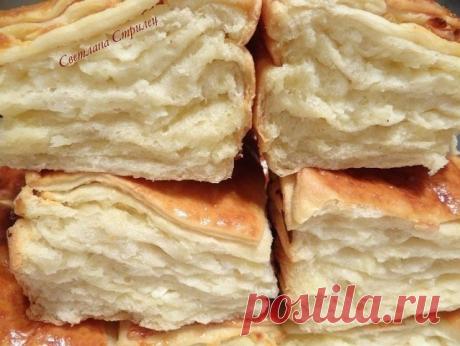 Погача с сыром.

Предлагаю Вашему вниманию замечательную сербскую выпечку. Пеку его уже не первый раз. И, как верно подметила автор, на следующий день после выпечки пирог еще вкуснее! Обязательно попробуйте приготовить эту выпечку!
Пирог получается довольно большой, можно взять форму для выпечки меньше размером и только половину ингредиентов. 

Вам потребуется:

Мука — 700 г
Дрожжи (сухие быстрорастворимые) — 2.5 ч. л.
Молоко — 400 мл
Яйцо — 1 шт
Масло сливочное (в тесто -...