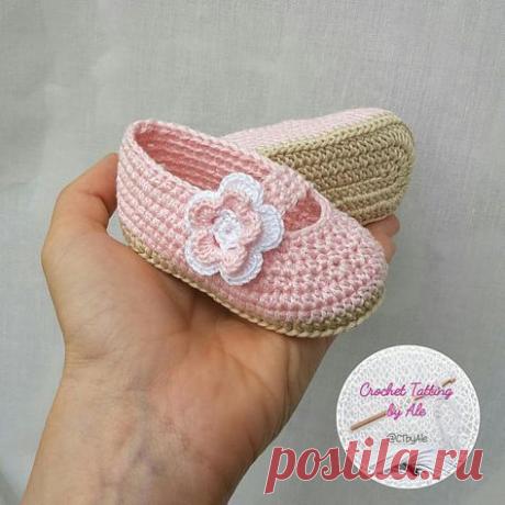 Está em busca de um lindo e fofo sapatinho de bebê? Inspire-se com 65 modelos adoráveis e aprenda como fazer em casa com um passo a passo fácil!