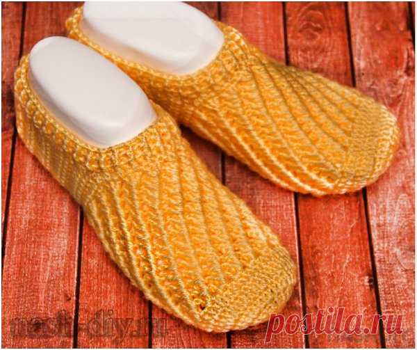 Следки крючком подробный мастер-класс Следки крючком подробный мастер-класс​​​​Из этого видео вы узнаете, как связать следки (тапочки) крючком. Следочки связаны на размер ноги 37-38. По этому видео можно связать такие следки крючком на любой размер.