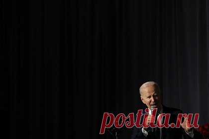 Байден забыл имя юбилярши и выкрутился. Президент США Джо Байден забыл имя правозащитницы, жены сына борца за права темнокожего населения Мартина Лютера Кинга. Конфуз произошел, когда американский лидер поздравлял женщину по имени Арндрея Уотерс Кинг с днем рождения на торжественном мероприятии в честь общенационального праздника.