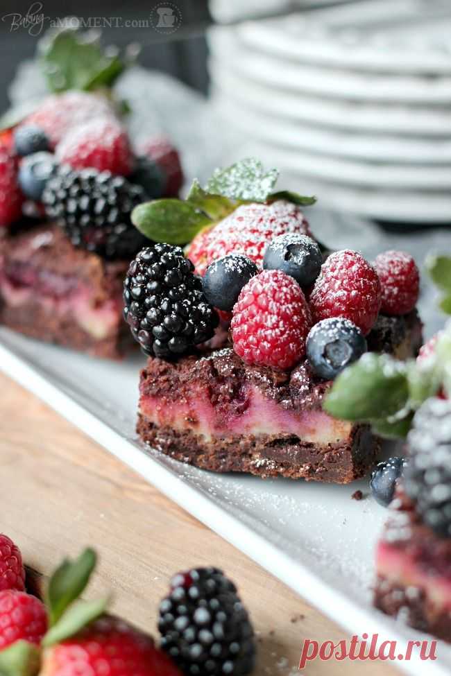 Berry Chocolate Streusel Bars