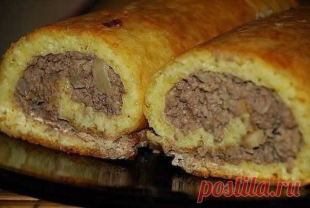 СЫРНО - МЯСНОЙ РУЛЕТ !!! **Тесто: тертый сыр 200г, яйц 3шт, манка 3ст/л, майонез 100-150г *Начинка: фарш 500г, яйцо 2шт, лук 1шт, соль, перец. *Тесто на противень с перг/бумагой, и в духовку на 20мин, при 180. Этот сырный корж остудим, затем начинка, и в рулет. *В духовку на 40мин, при 180.